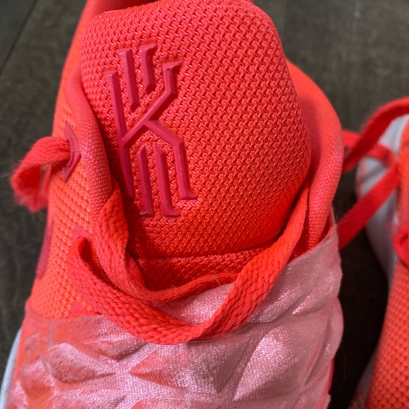 Nike | Kyrie low top white marbled sole - Picture 4 of 6